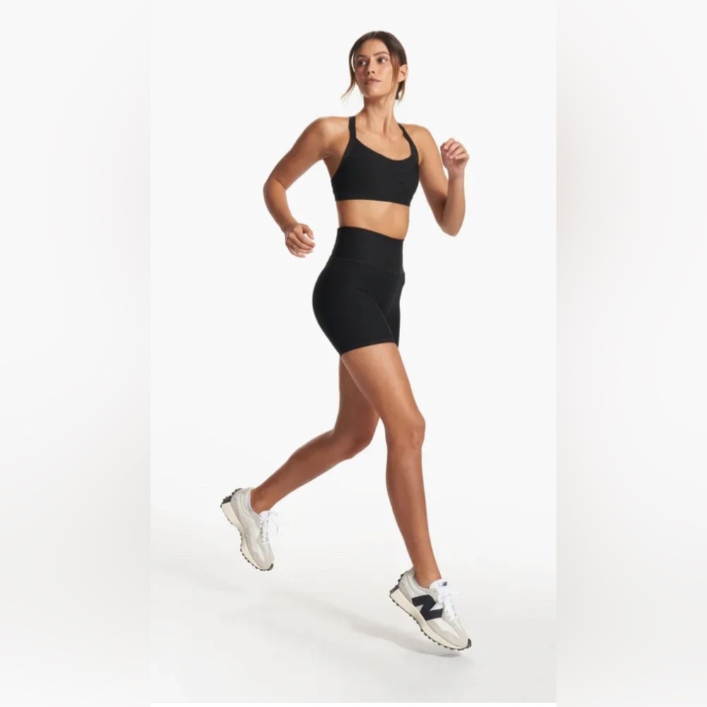 Vuori Women's Elevation Ruched Bra Black Size Medium